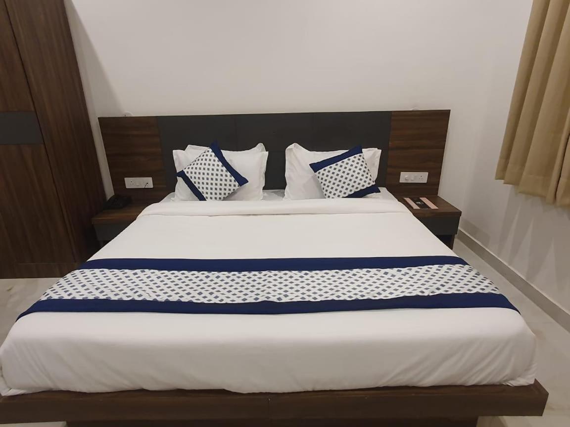 Hotel KDS Residency Greater Noida Exterior foto