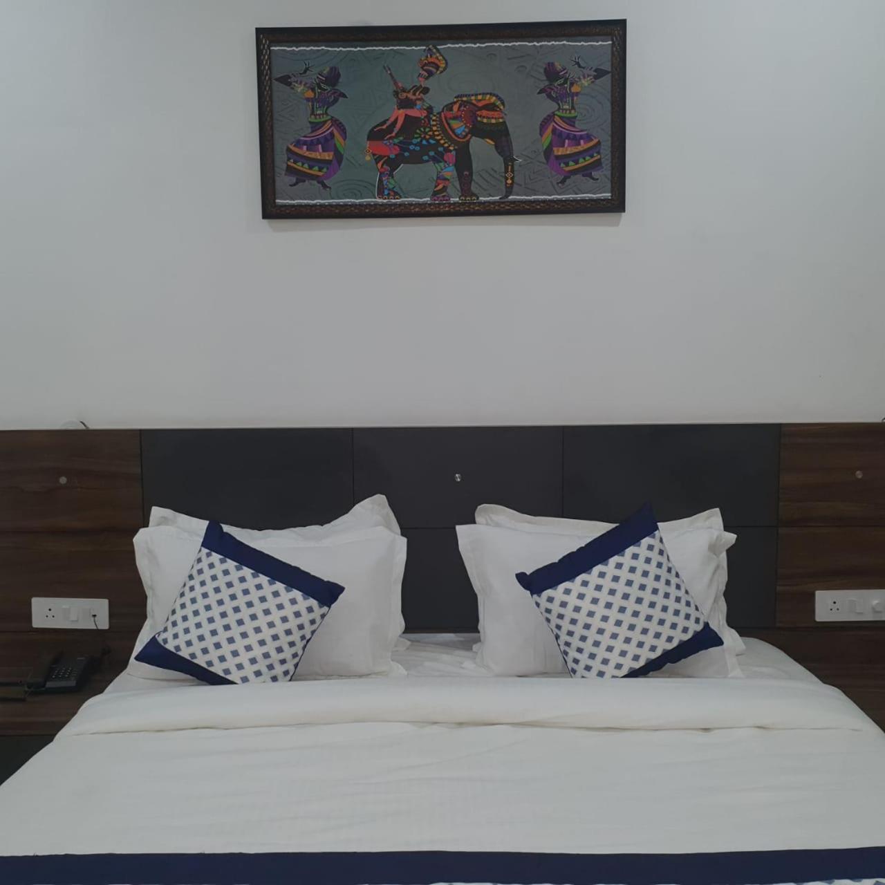 Hotel KDS Residency Greater Noida Exterior foto