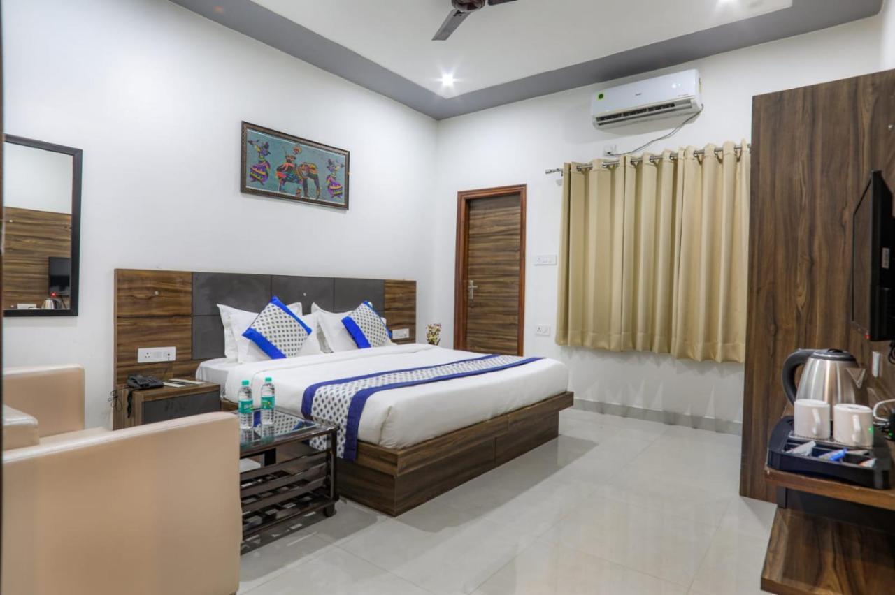 Hotel KDS Residency Greater Noida Exterior foto